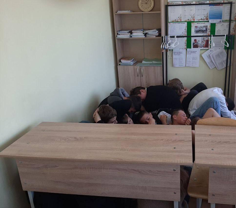 Школы Володарского района поучаствовали в учениях по антитеррористической защищенности.