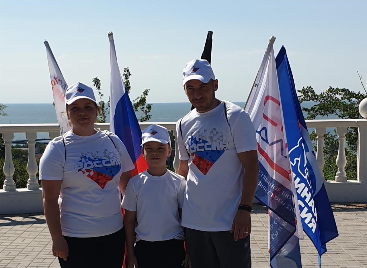 Семья из Володарского округа выиграла в соревновании «Мама, папа, я — спортивная семья».