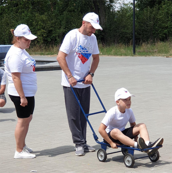 Семья из Володарского округа выиграла в соревновании «Мама, папа, я — спортивная семья».